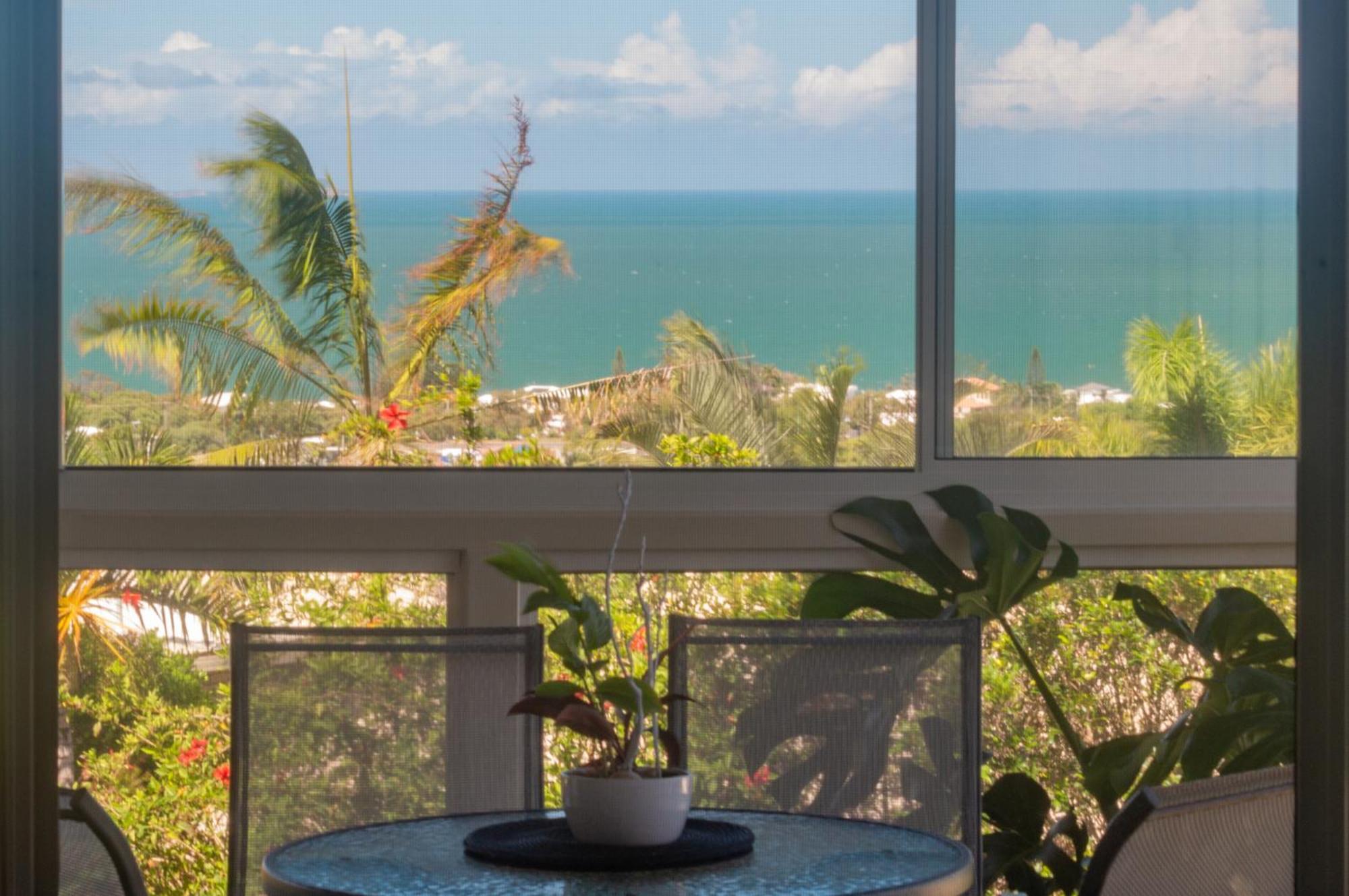 Appartamento Bella Vista - Spectacular Ocean Views & Continental Breakfast Yeppoon Esterno foto