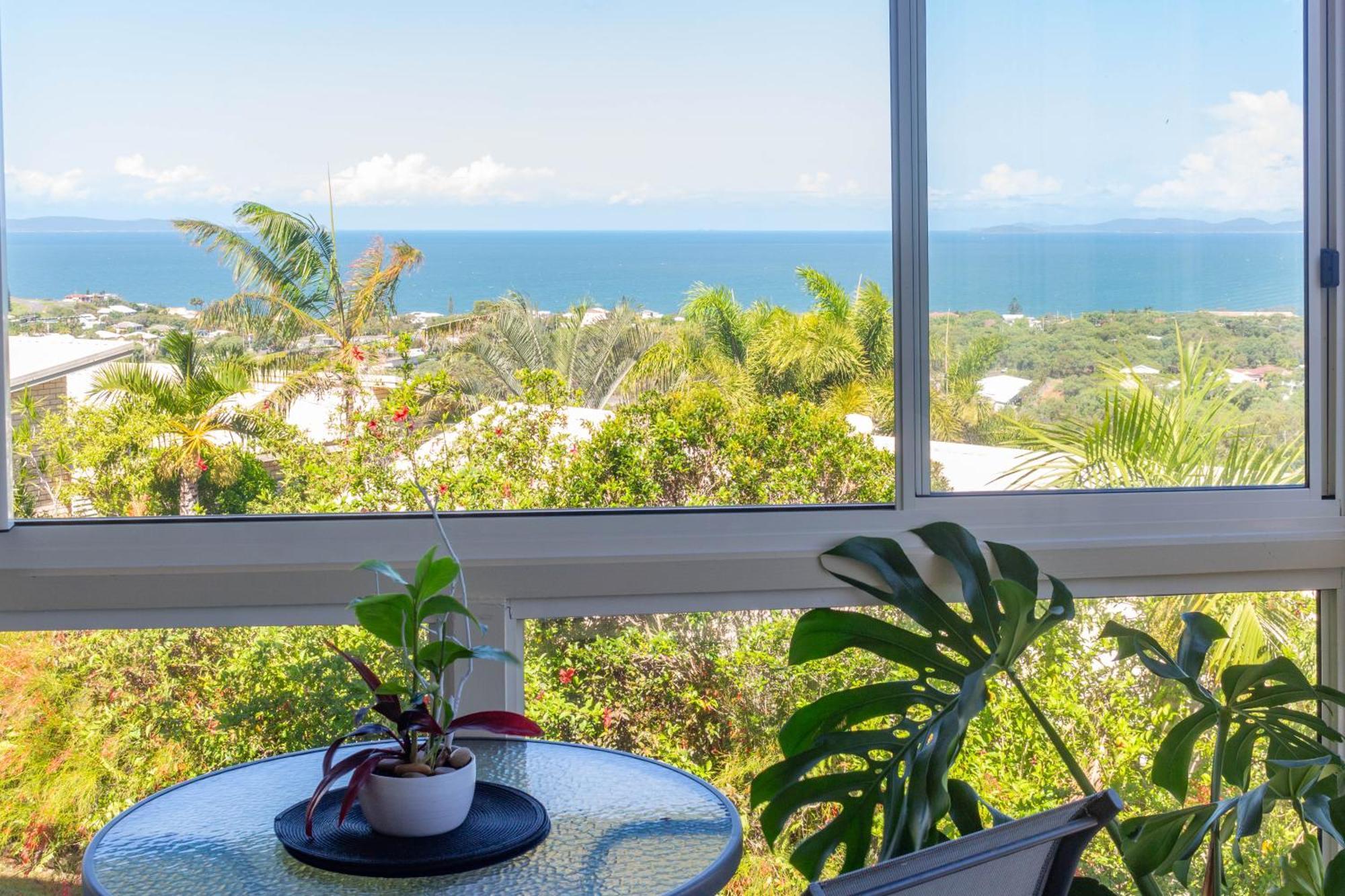 Appartamento Bella Vista - Spectacular Ocean Views & Continental Breakfast Yeppoon Esterno foto