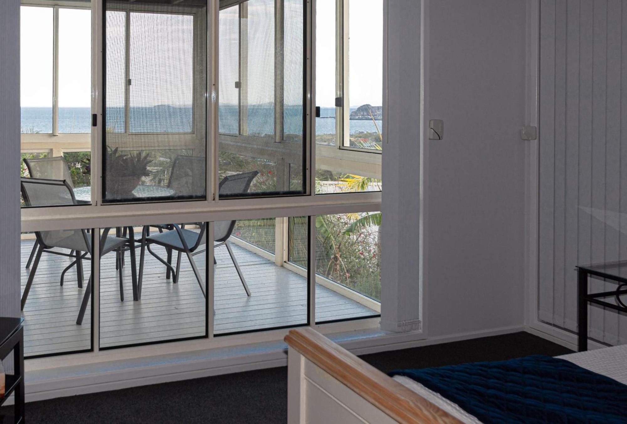 Appartamento Bella Vista - Spectacular Ocean Views & Continental Breakfast Yeppoon Esterno foto