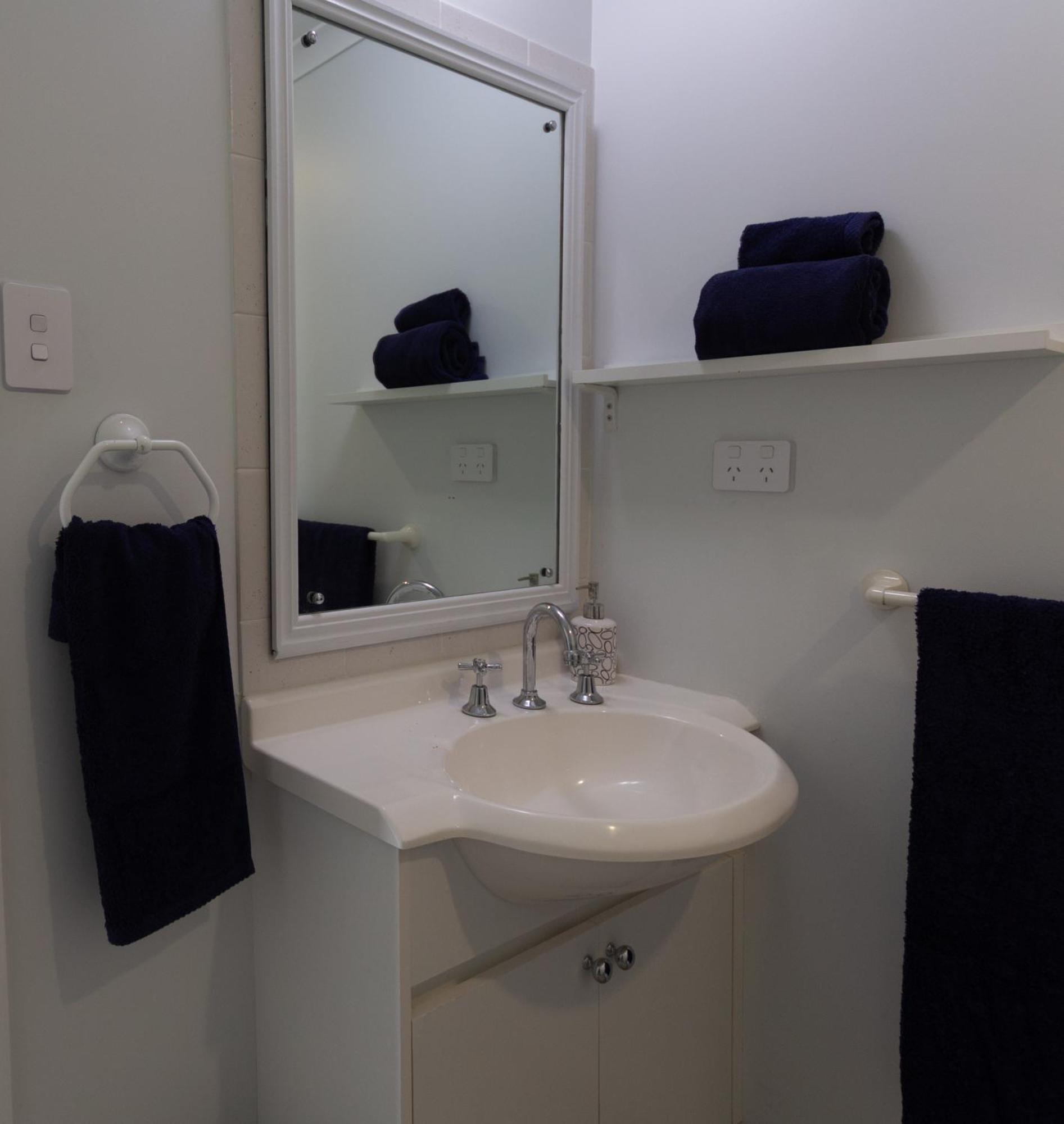 Appartamento Bella Vista - Spectacular Ocean Views & Continental Breakfast Yeppoon Esterno foto
