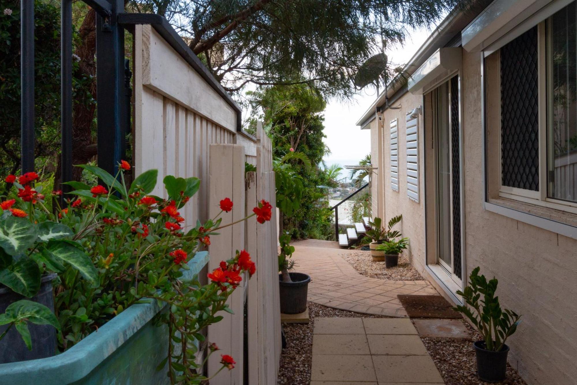 Appartamento Bella Vista - Spectacular Ocean Views & Continental Breakfast Yeppoon Esterno foto