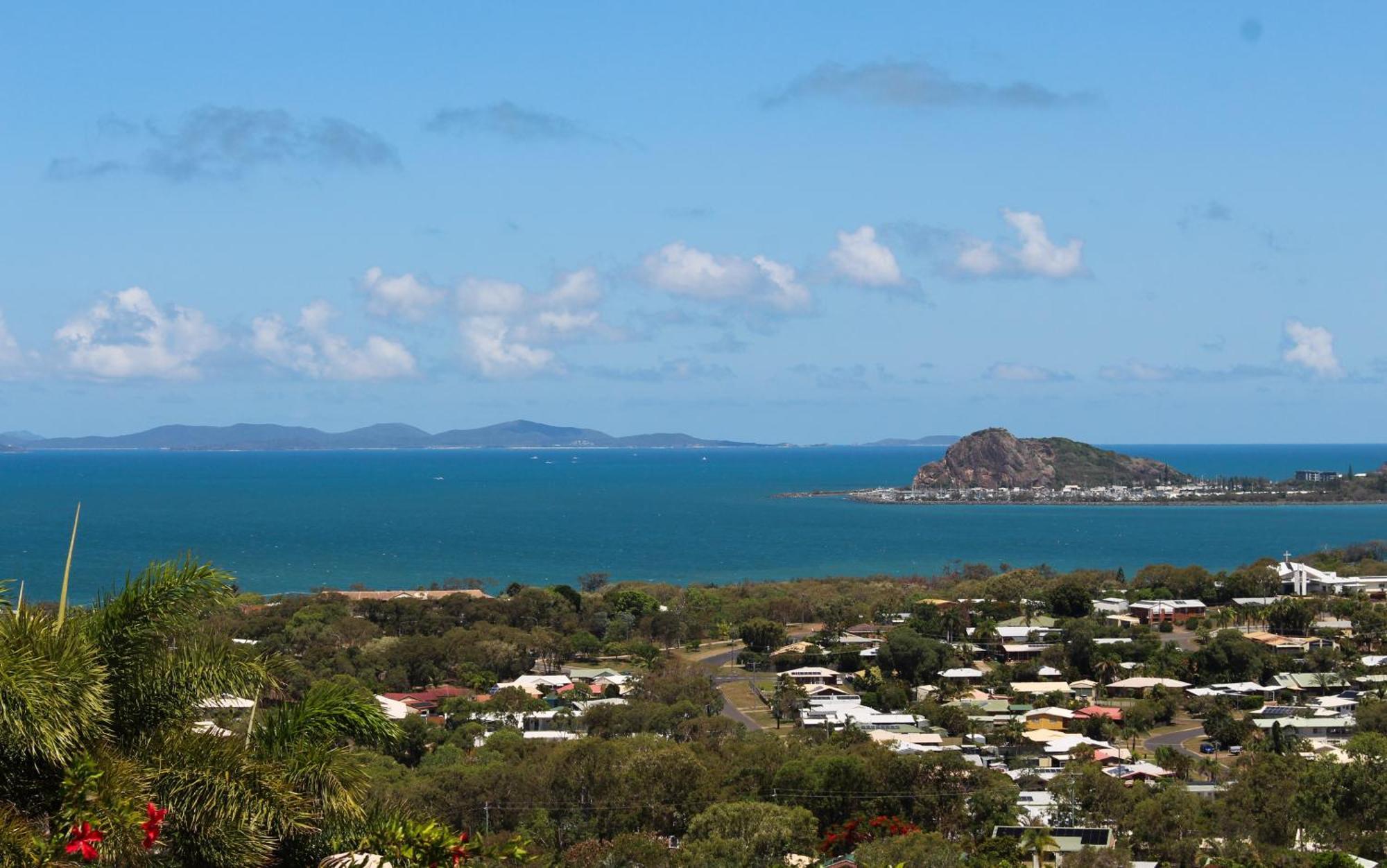 Appartamento Bella Vista - Spectacular Ocean Views & Continental Breakfast Yeppoon Esterno foto