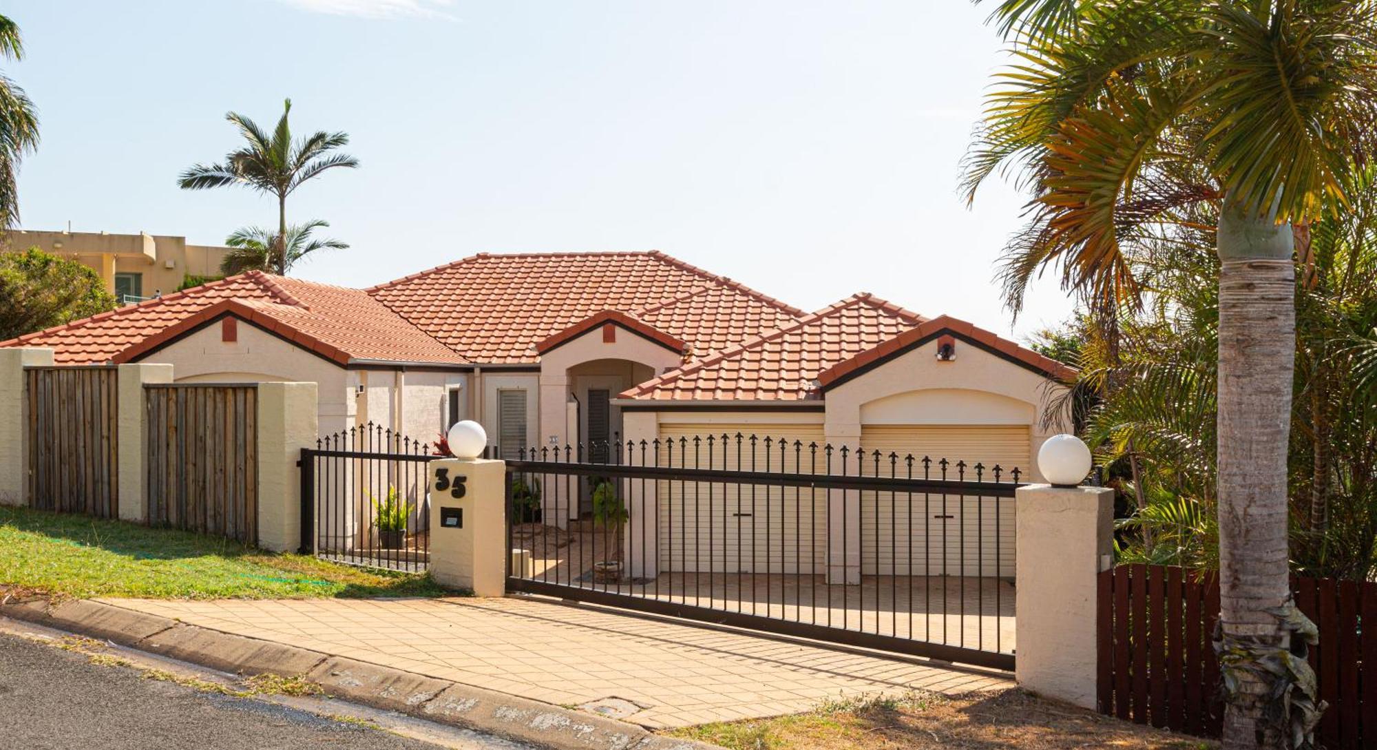Appartamento Bella Vista - Spectacular Ocean Views & Continental Breakfast Yeppoon Esterno foto